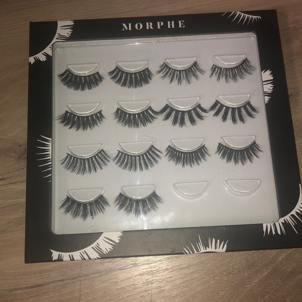 Lash book with 7 pairs of eyelashes
